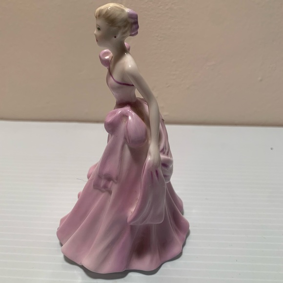 COALPORT FIGURINE LUCINDA 1993 MINT CONDITION - Picture 3 of 7
